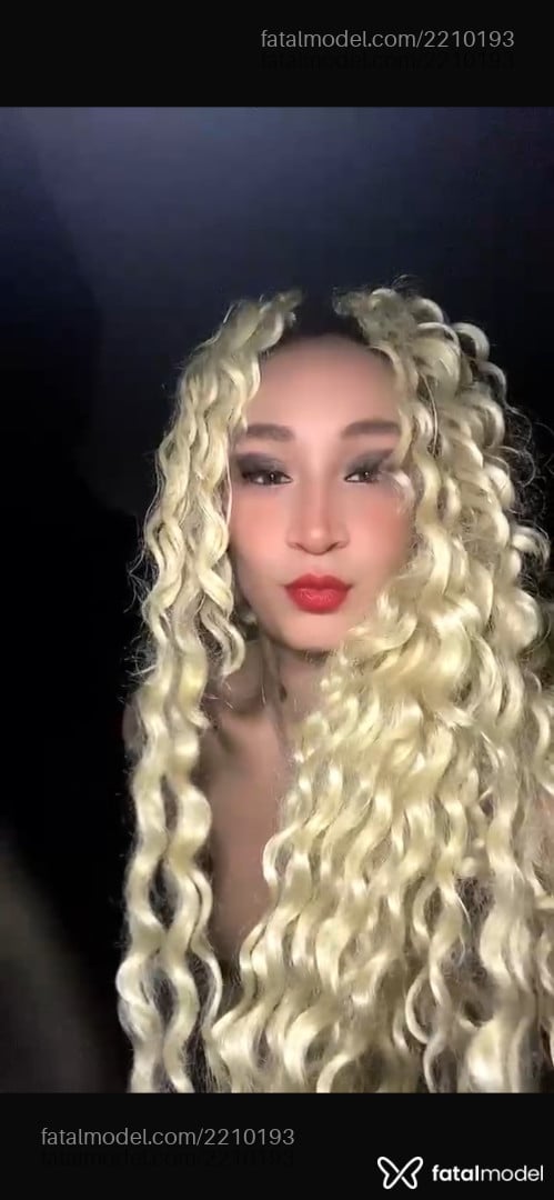 Acompanhante mulher loira (o) de olhos castanhos - Malu Barbiee