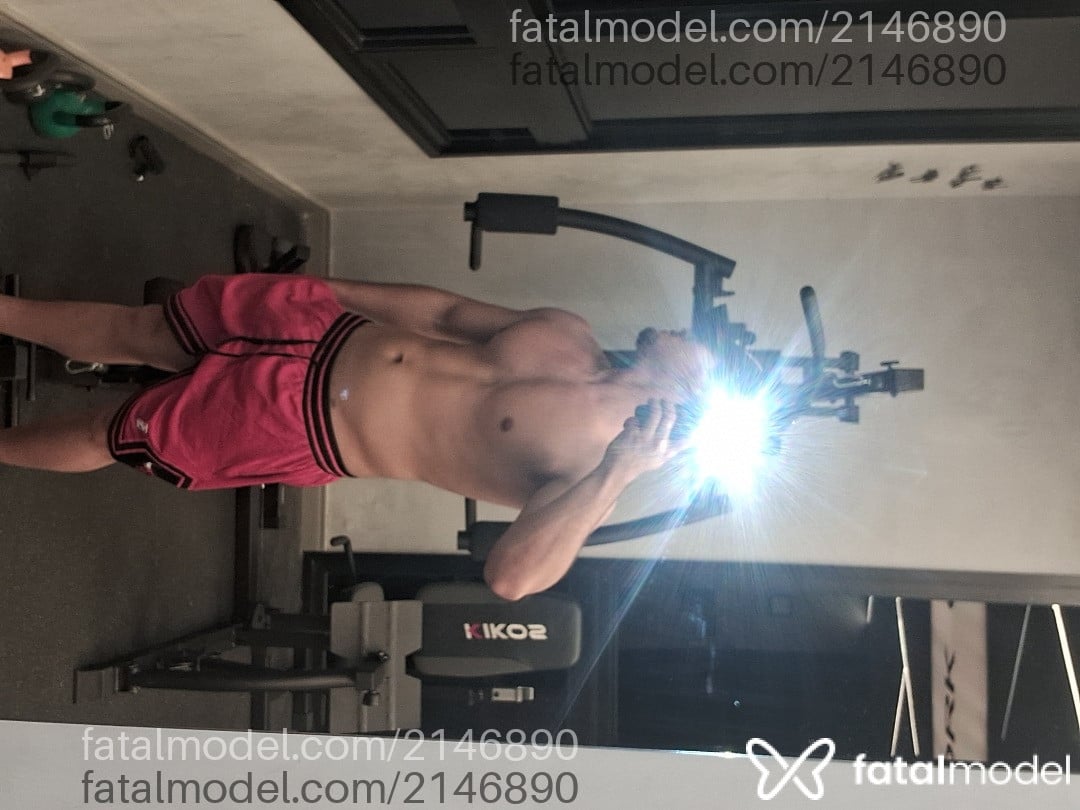 Acompanhante homem com cabelo castanho de olhos castanhos - Bruno Lacorda