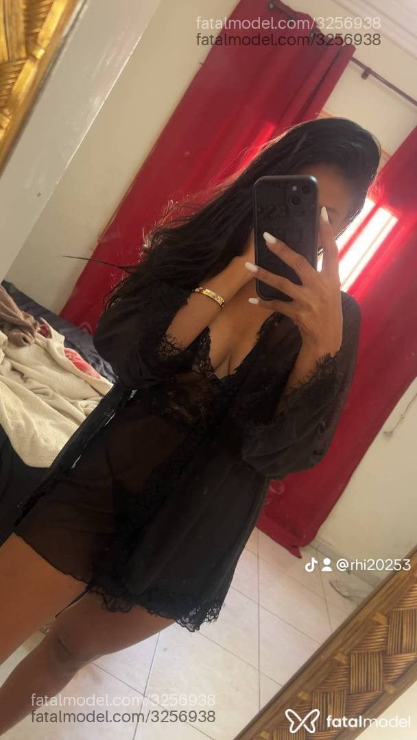 Acompanhante mulher morena (o) de olhos pretos em Marília - Valentina