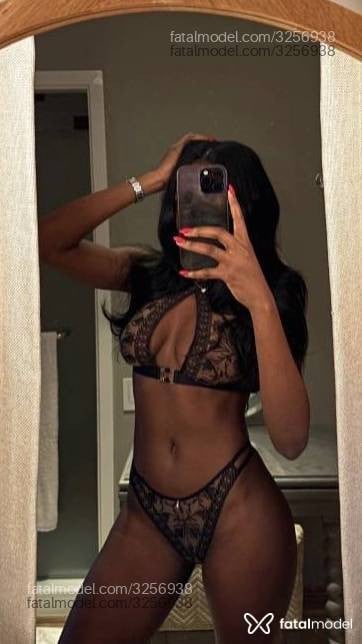 Acompanhante mulher morena (o) de olhos pretos - Valentina