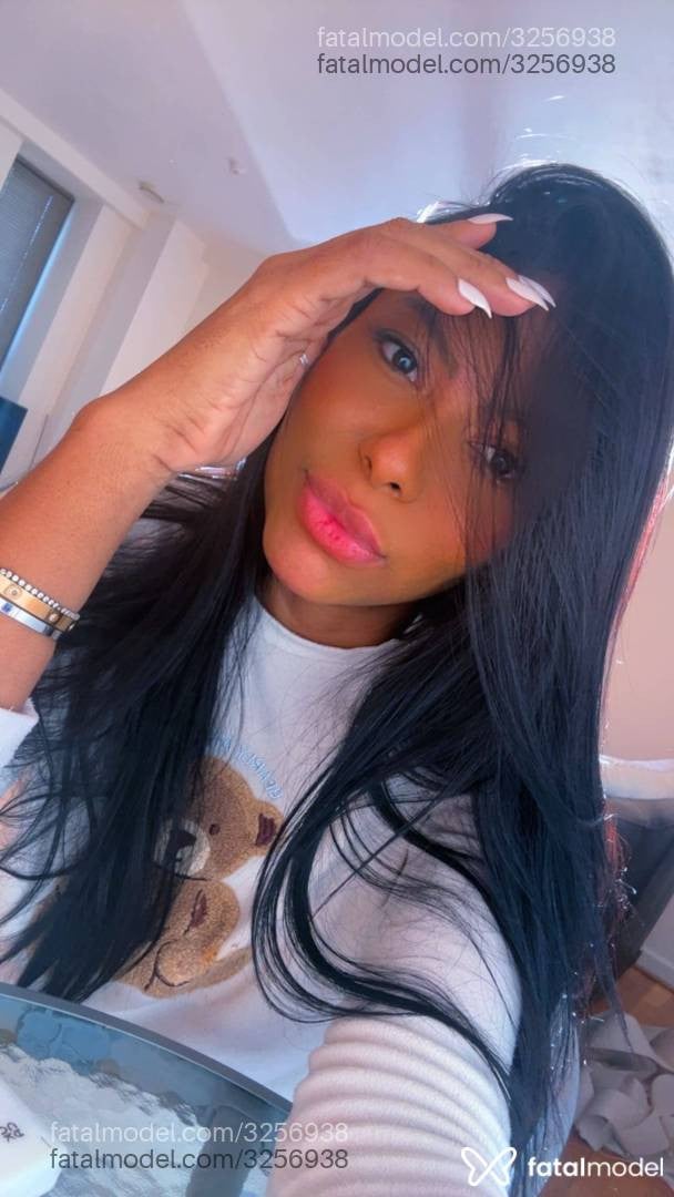 Acompanhante mulher morena (o) de olhos pretos em São Carlos - Valentina