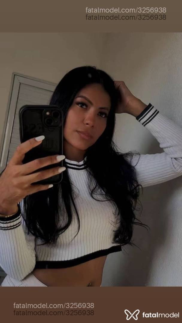 Acompanhante mulher morena (o) de olhos pretos - Valentina