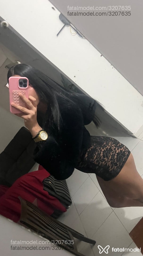 Acompanhante mulher trans com cabelo castanho de olhos castanhos - Jujuh