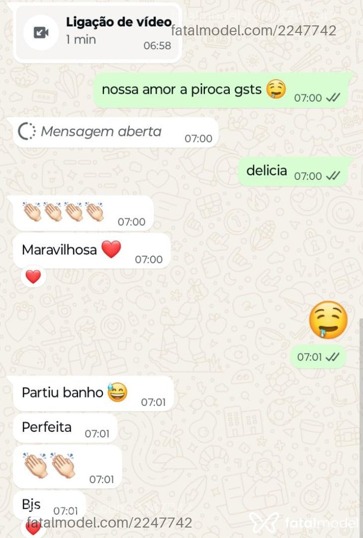 Acompanhante mulher trans morena (o) de olhos pretos - Vick Acompanhante mulher trans morena (o) de olhos pretos - Vick