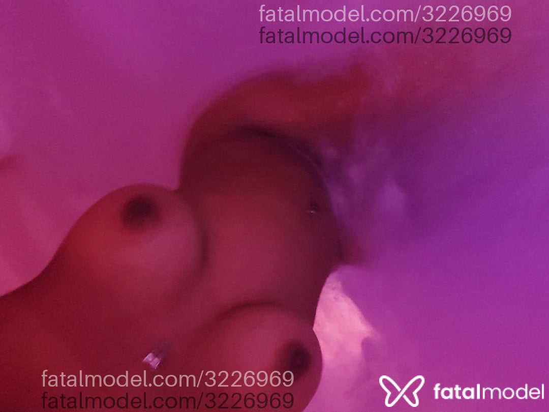 Acompanhante mulher morena (o) de olhos pretos - Kalina