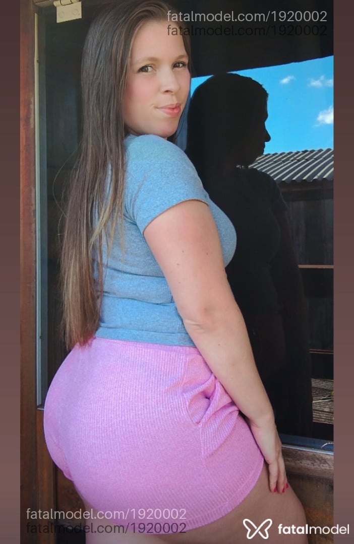 Acompanhante mulher loira (o) de olhos castanhos - Paty