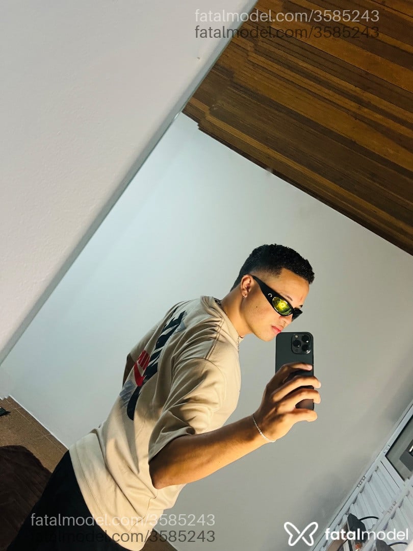 Acompanhante homem com cabelo castanho de olhos castanhos - Sandro