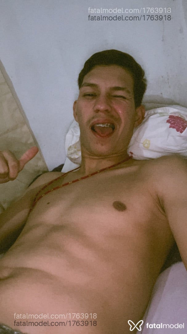 Acompanhante homem morena (o) de olhos castanhos - Caio