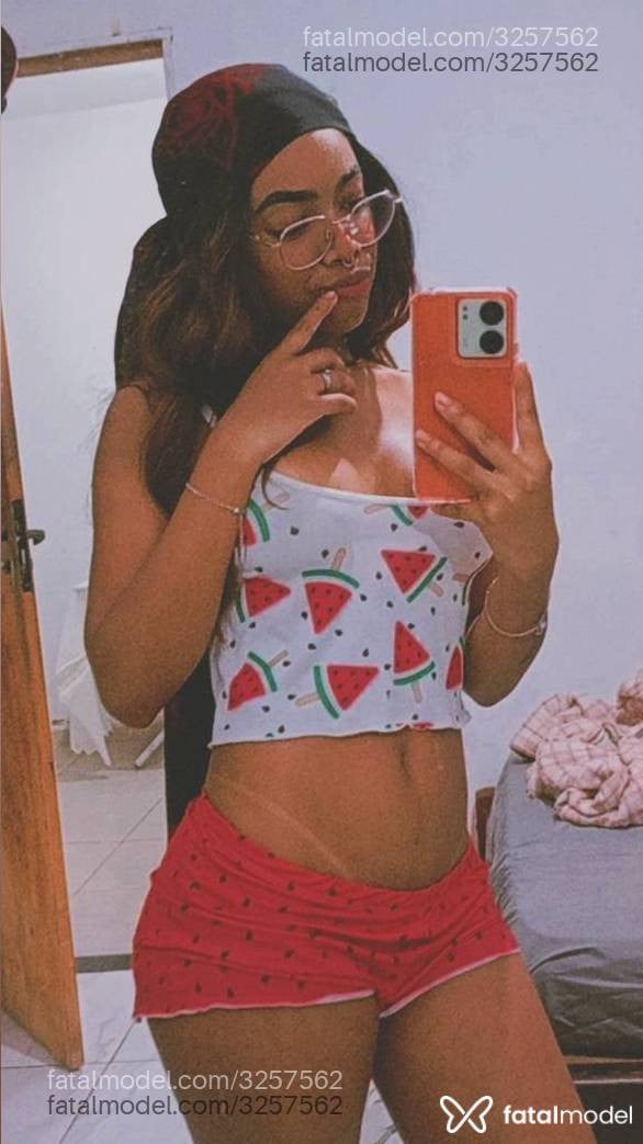 Acompanhante mulher com cabelo castanho de olhos castanhos - Rubi