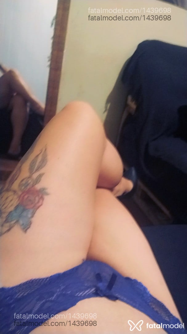 Acompanhante mulher loira (o) de olhos castanhos - Ana paula