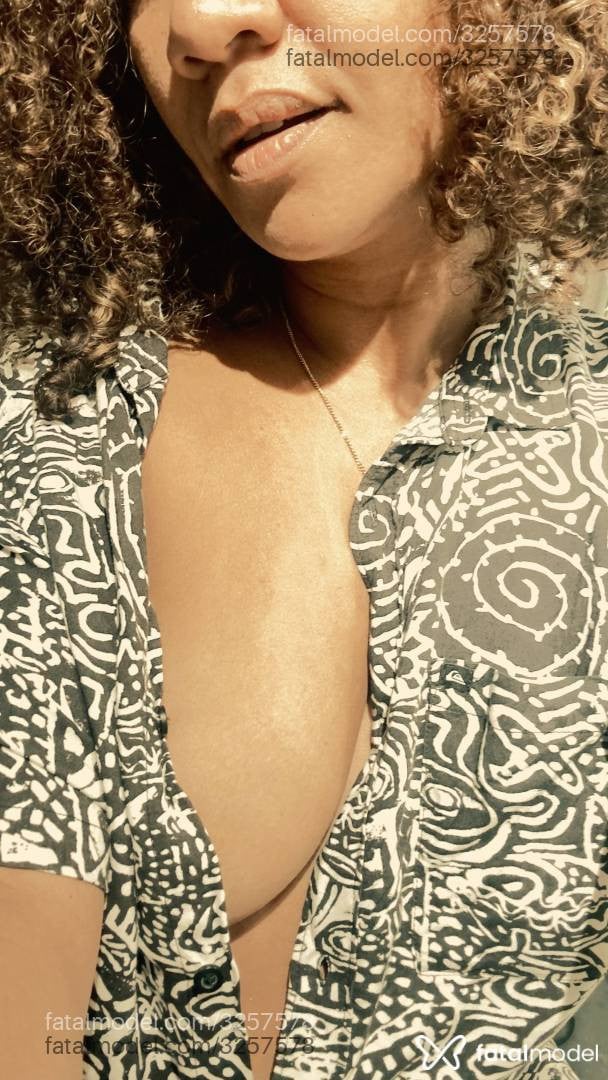 Acompanhante mulher com cabelo castanho de olhos castanhos - Celine Moreau