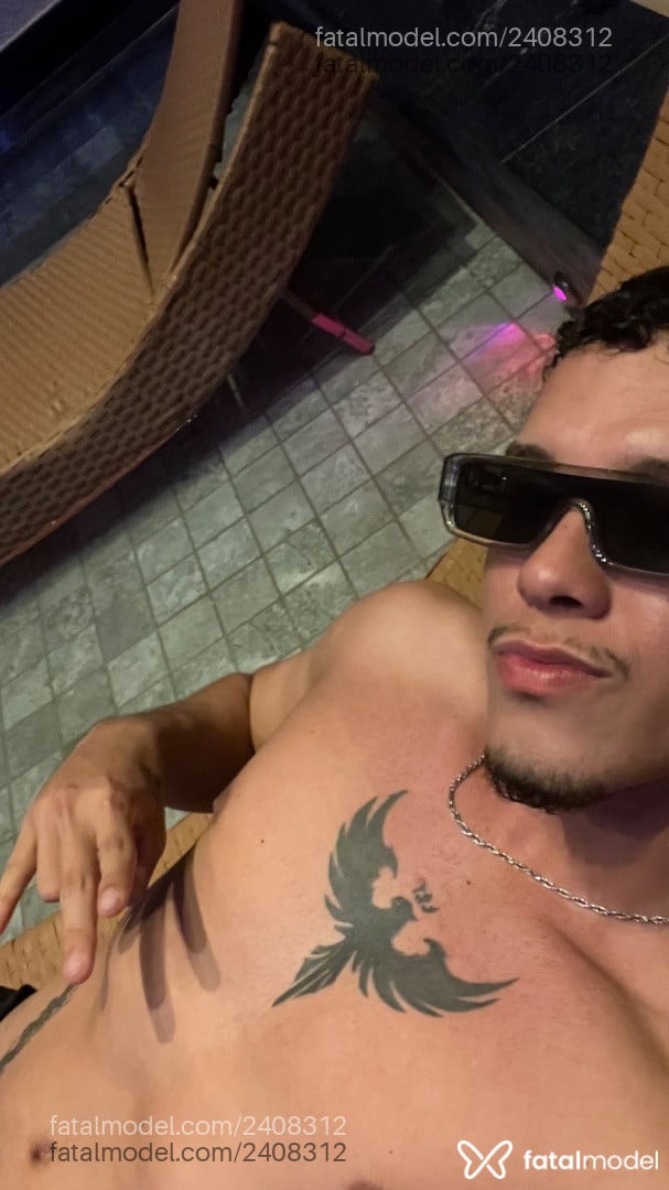 Acompanhante homem morena (o) de olhos pretos - Alfaia