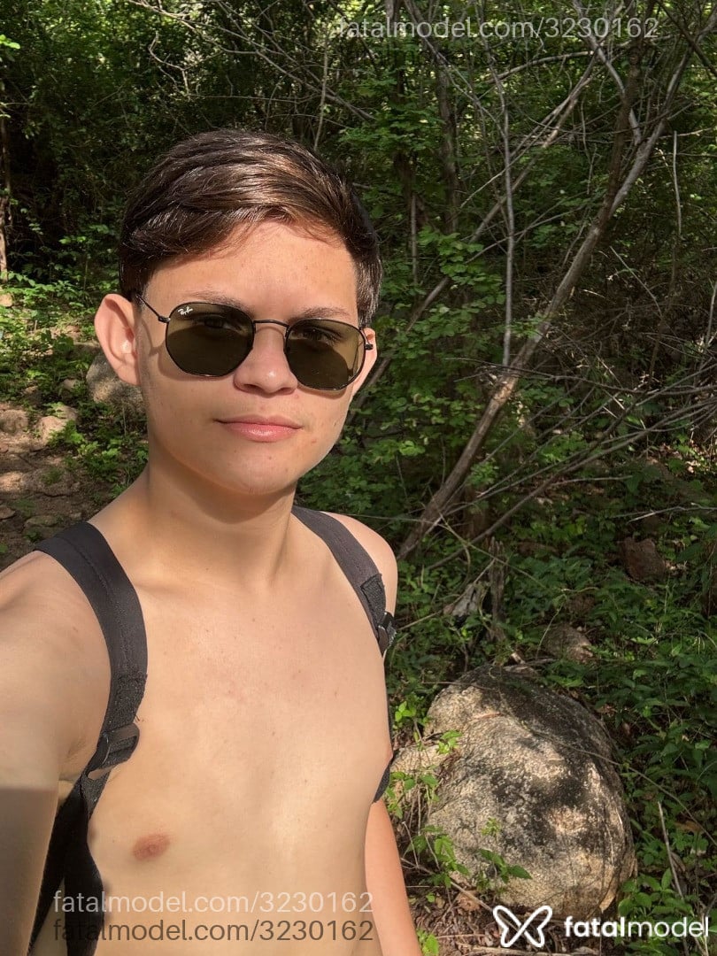 Acompanhante homem com cabelo castanho de olhos castanhos - Gustavo Vitor