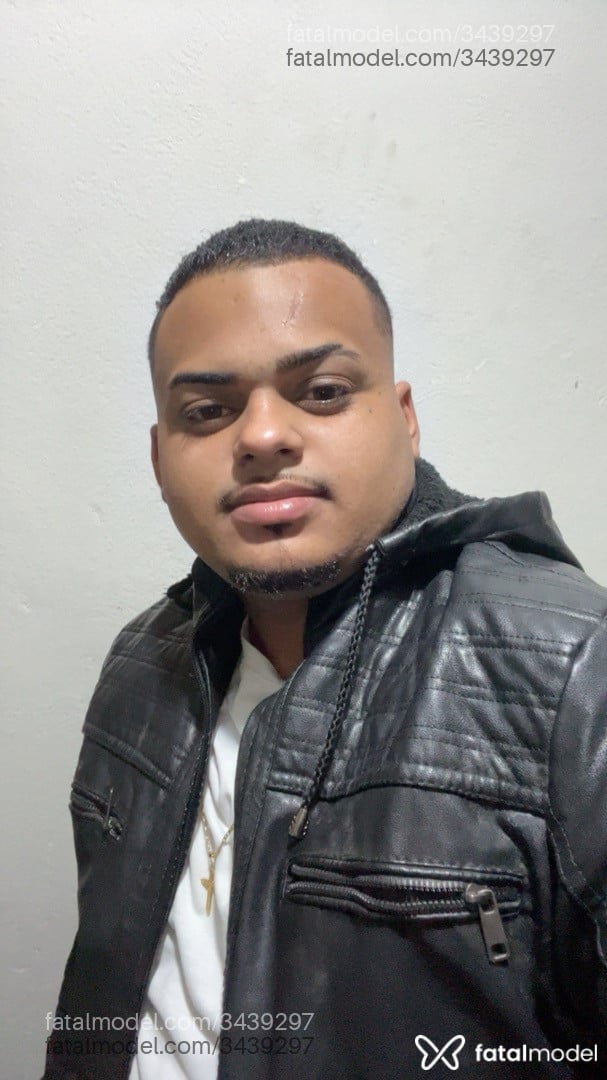 Acompanhante homem morena (o) de olhos castanhos - Vitor