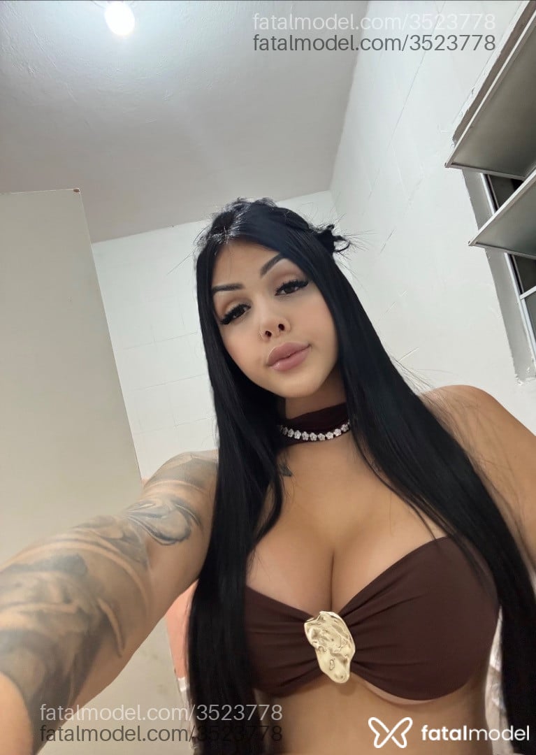 Acompanhante mulher trans morena (o) de olhos castanhos - Júlia Matias