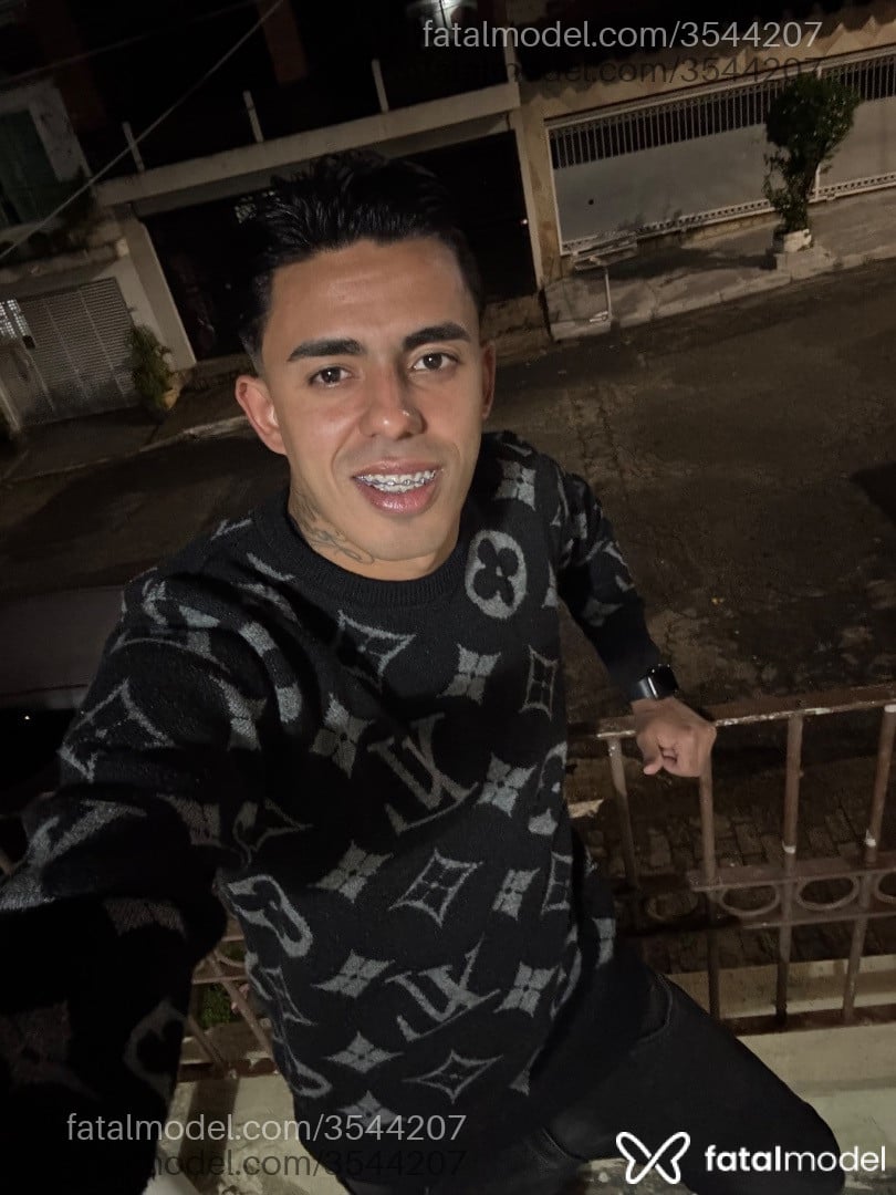 Acompanhante homem morena (o) de olhos castanhos - Lorenzo