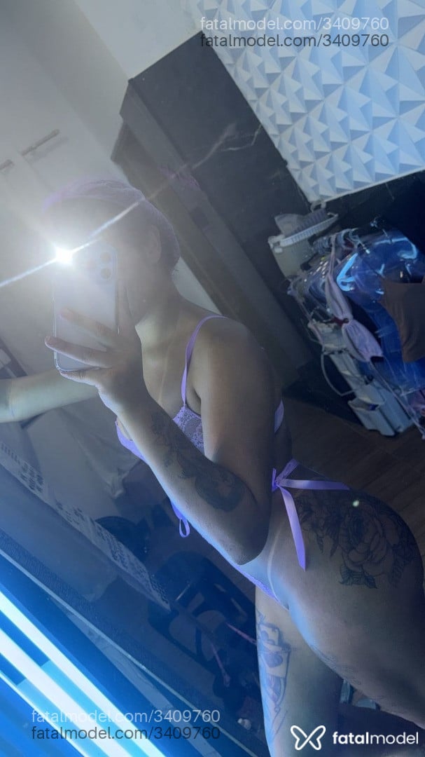 Acompanhante mulher trans morena (o) de olhos castanhos - Martins
