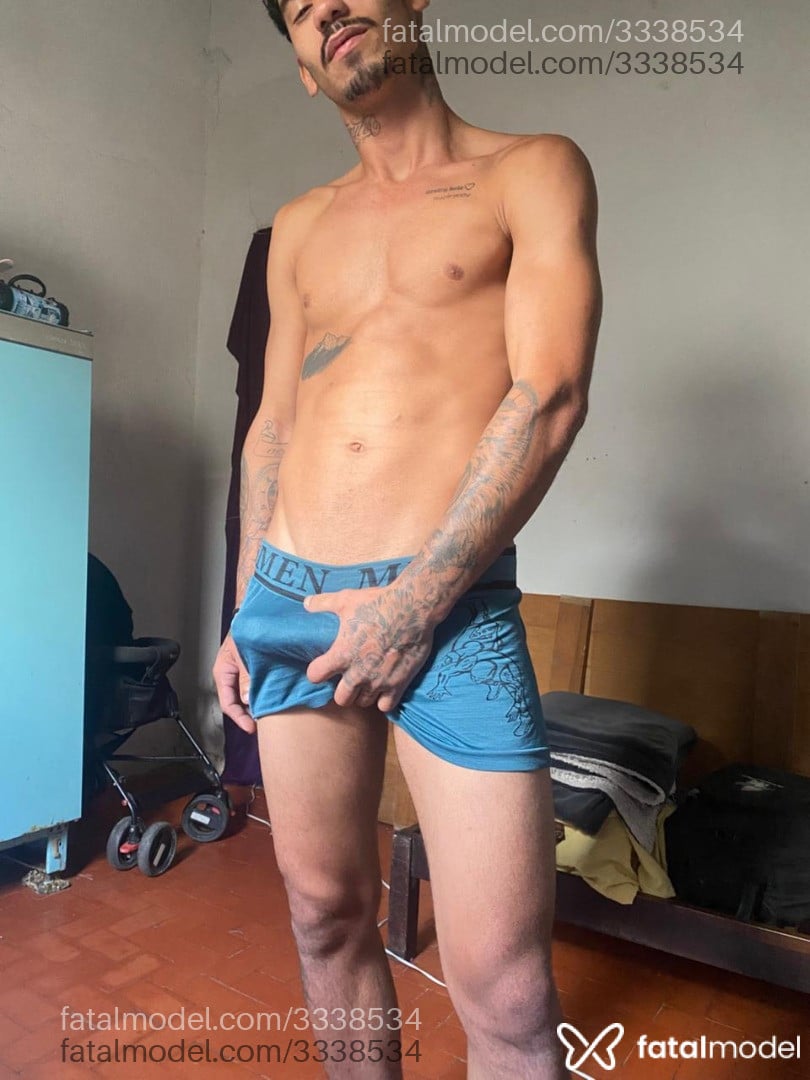 Acompanhante homem com cabelo castanho de olhos castanhos - Aries Fernando