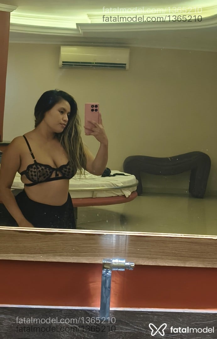 Acompanhante mulher morena (o) de olhos pretos - Emilly