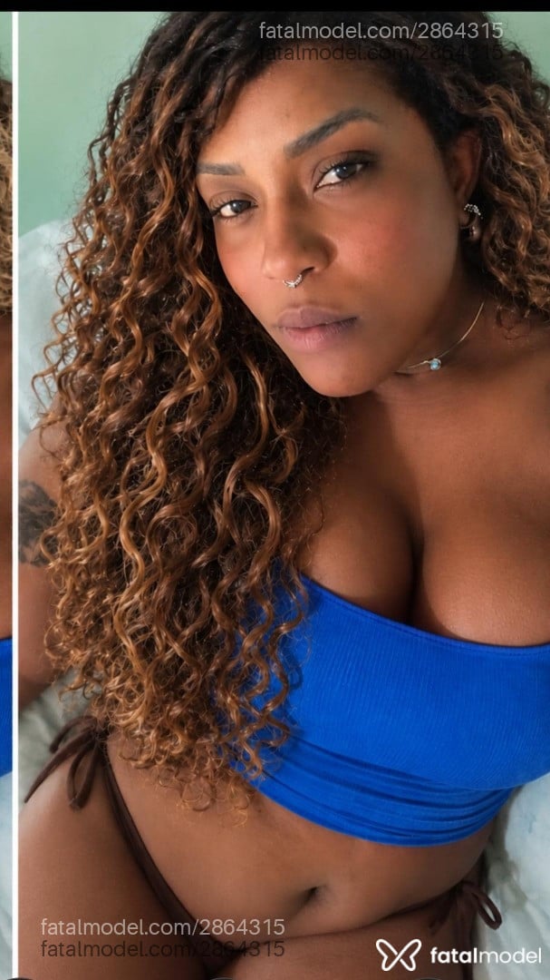 Acompanhante mulher morena (o) de olhos pretos - Yasmim