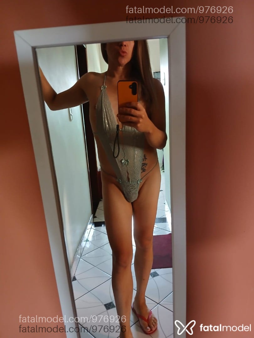 Acompanhante travesti com cabelo castanho de olhos verdes - Ana Branquinha