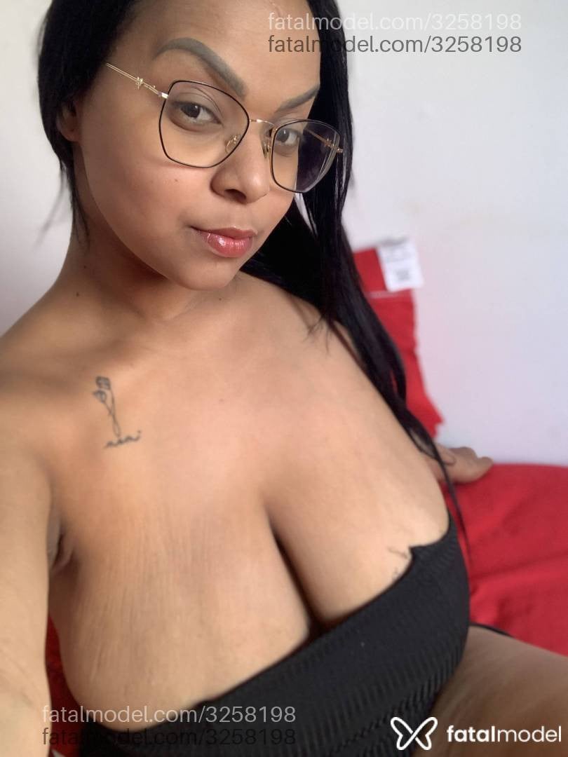 Acompanhante mulher morena (o) de olhos castanhos - Anaally