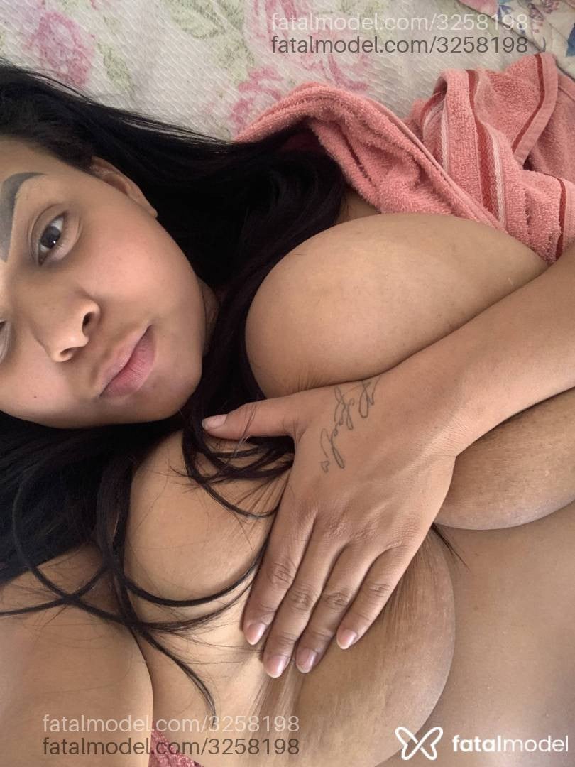 Acompanhante mulher morena (o) de olhos castanhos - Anaally