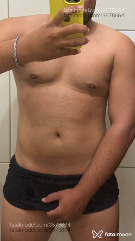 Acompanhante homem morena (o) de olhos castanhos - Neffe