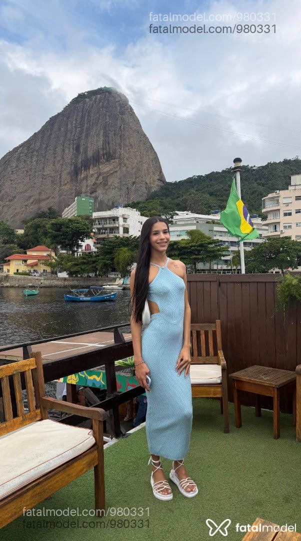 Acompanhante mulher trans ruiva (o) de olhos castanhos - Aninha