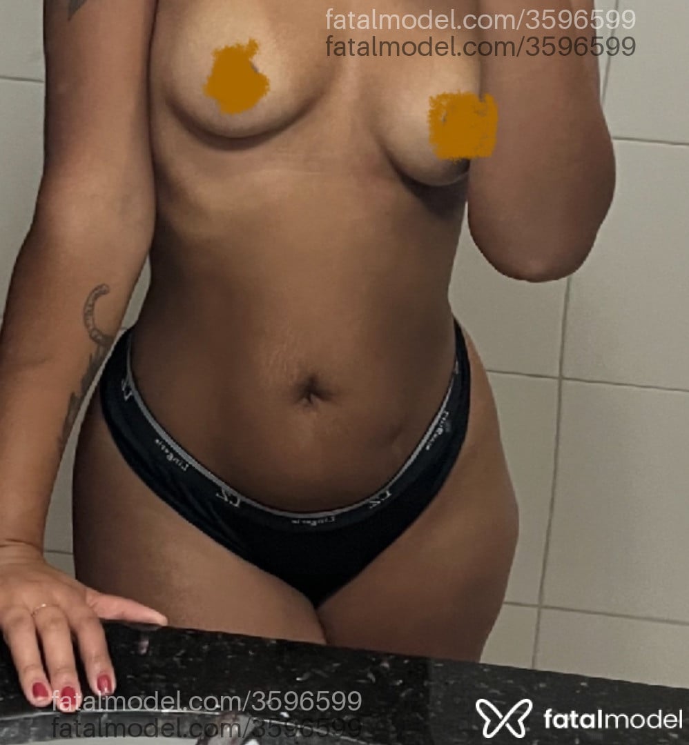 Acompanhante mulher morena (o) de olhos pretos - Estela