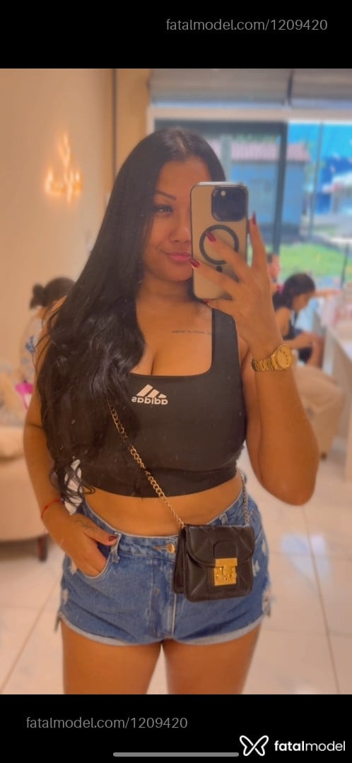 Acompanhante mulher morena (o) de olhos pretos - Morena