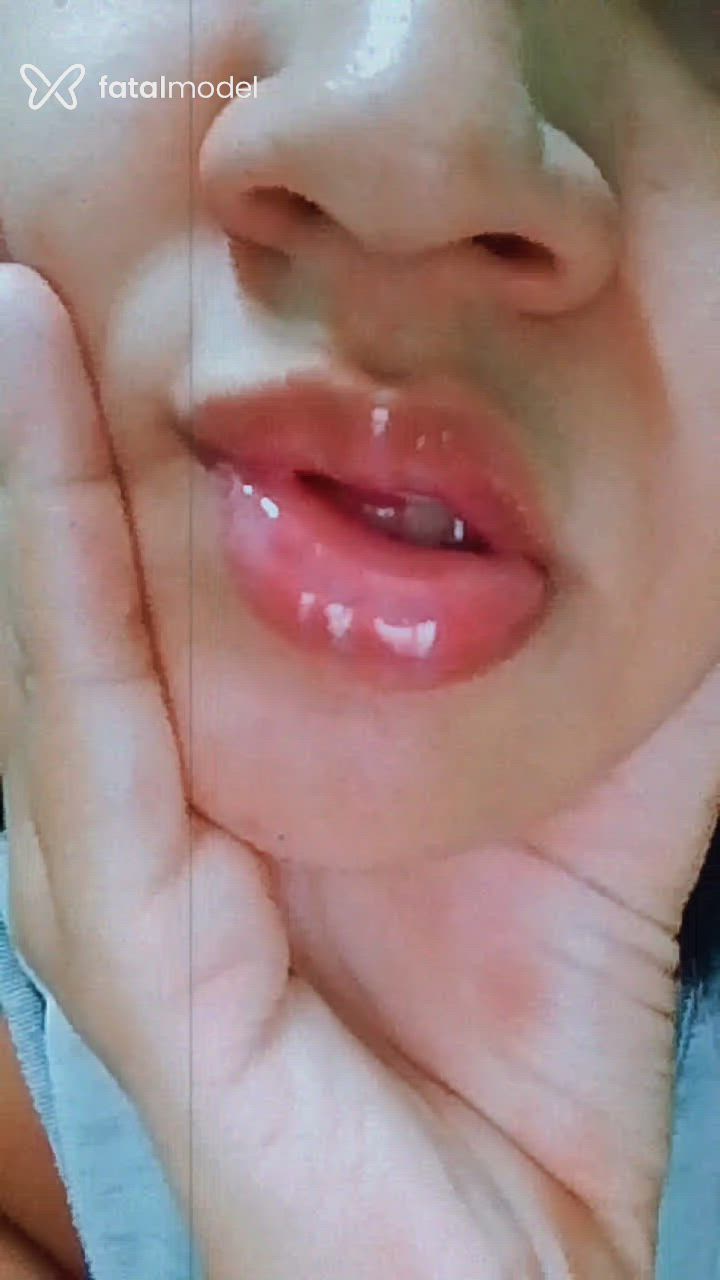 Acompanhante mulher morena (o) de olhos pretos - Brunet