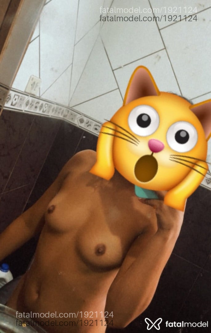 Acompanhante mulher com cabelo castanho de olhos castanhos - Gabriella
