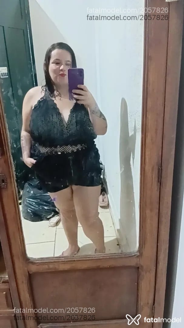 Acompanhante mulher loira (o) de olhos castanhos - Caroline Felix