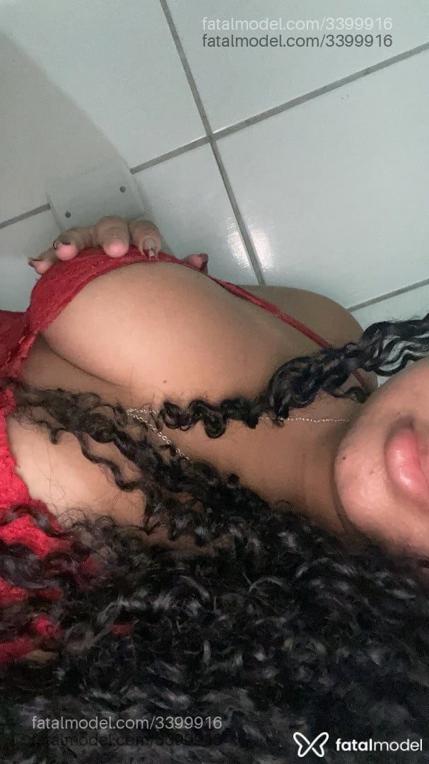 Acompanhante mulher morena (o) de olhos castanhos - Mari