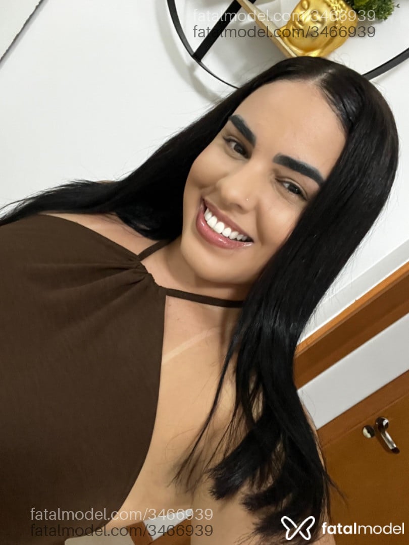 Acompanhante mulher morena (o) de olhos castanhos - Agáta Martins