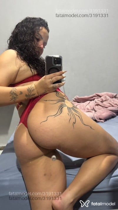 Acompanhante mulher morena (o) de olhos castanhos - Melissa