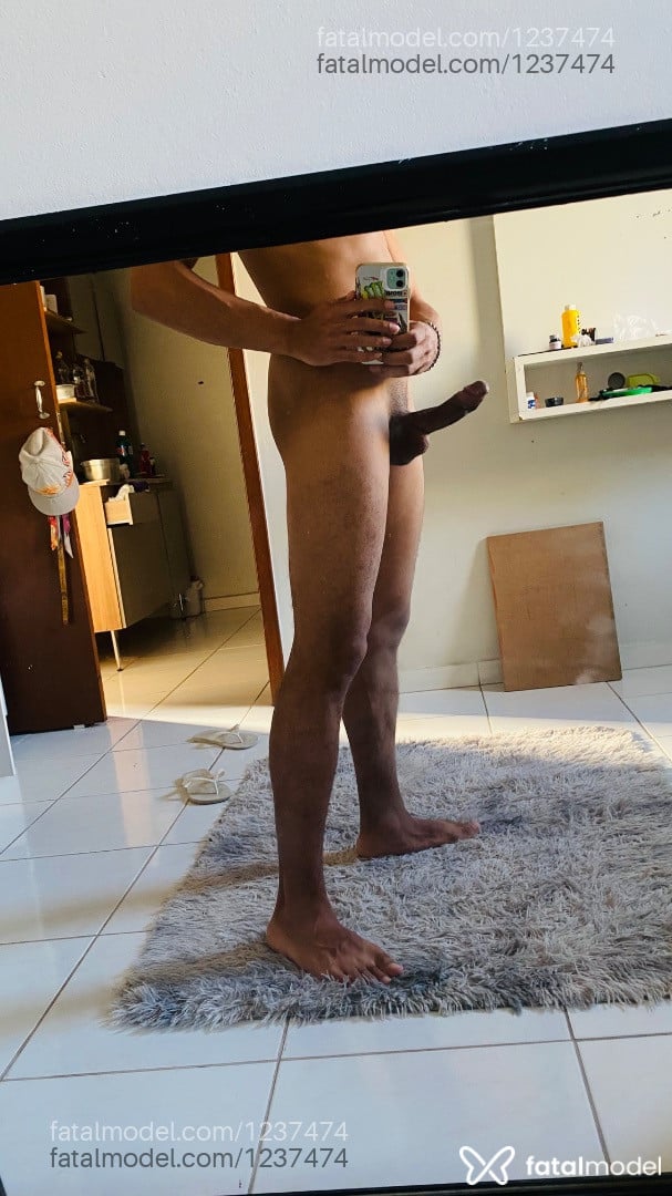 Acompanhante homem morena (o) de olhos pretos - Pretinho