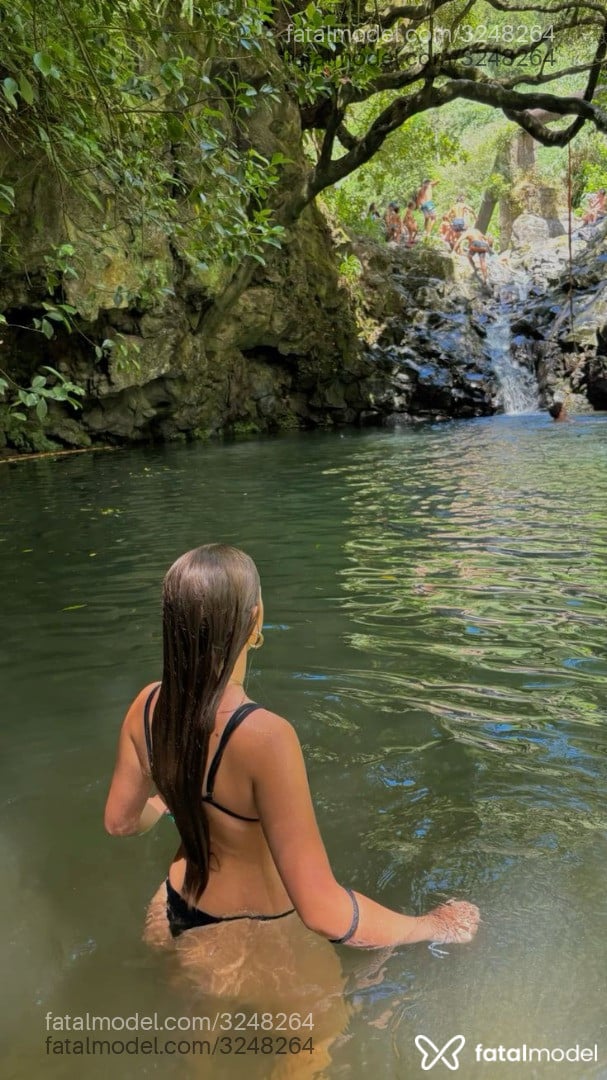Acompanhante mulher morena (o) de olhos pretos - Annysereia