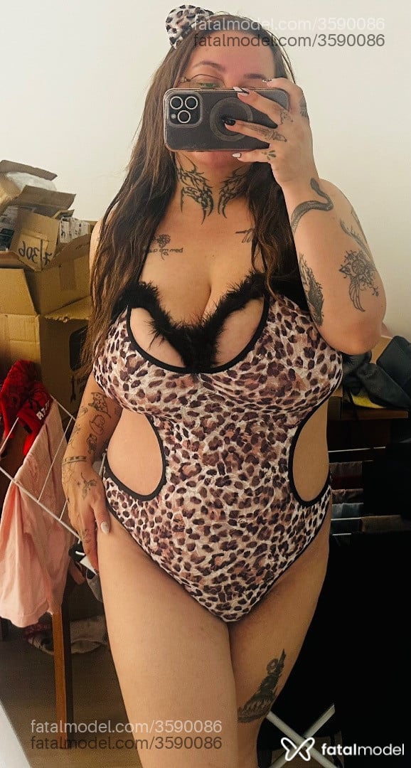 Acompanhante mulher com cabelo castanho de olhos castanhos - Bela