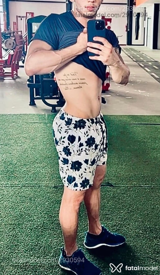 Acompanhante homem com cabelo castanho de olhos castanhos - Kaio Amaral