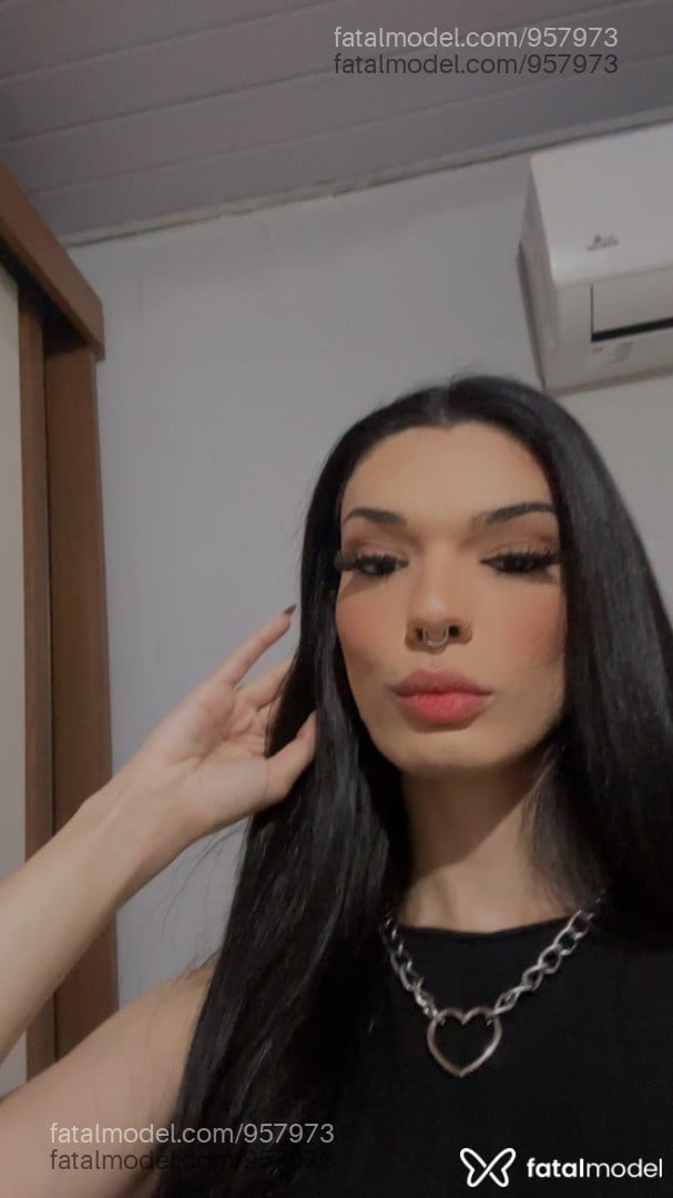 Acompanhante mulher trans morena (o) de olhos castanhos - ángel Montenegro