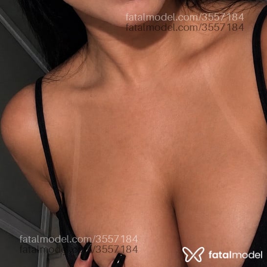 Acompanhante mulher morena (o) de olhos castanhos - Scarlet