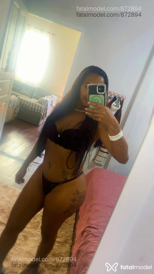 Acompanhante mulher com cabelo castanho de olhos pretos - Lilica