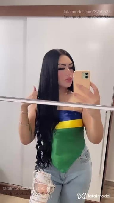Acompanhante mulher morena (o) de olhos castanhos - Julia Acompanhante mulher morena (o) de olhos castanhos - Julia