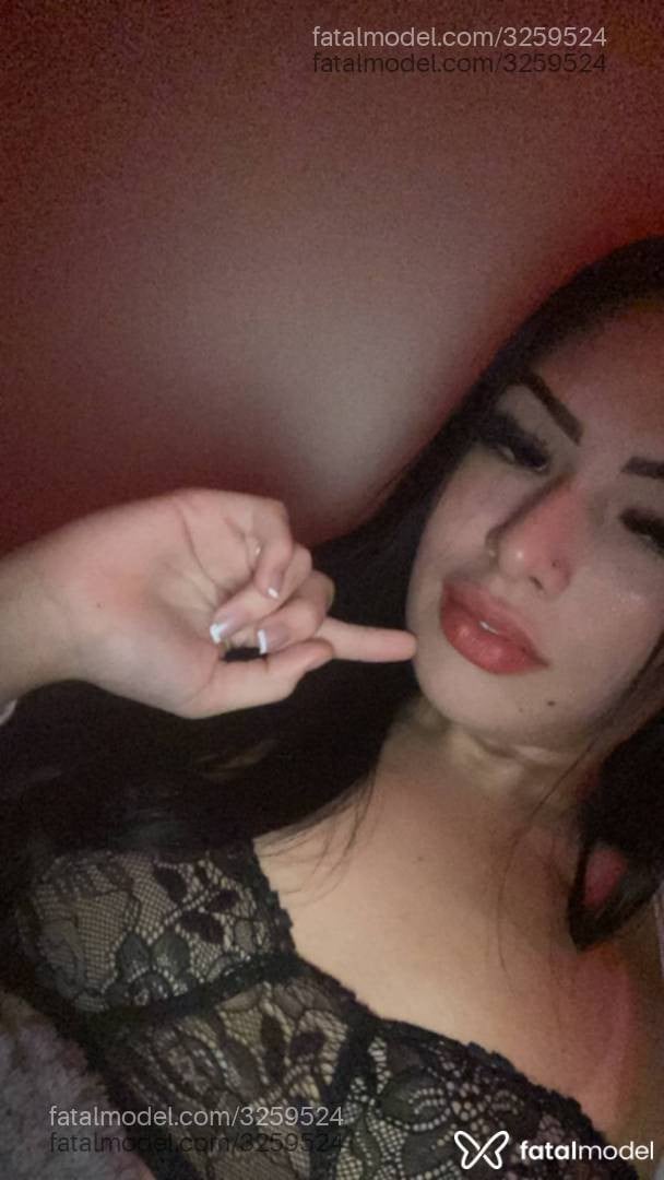 Acompanhante mulher morena (o) de olhos castanhos - Julia Acompanhante mulher morena (o) de olhos castanhos - Julia