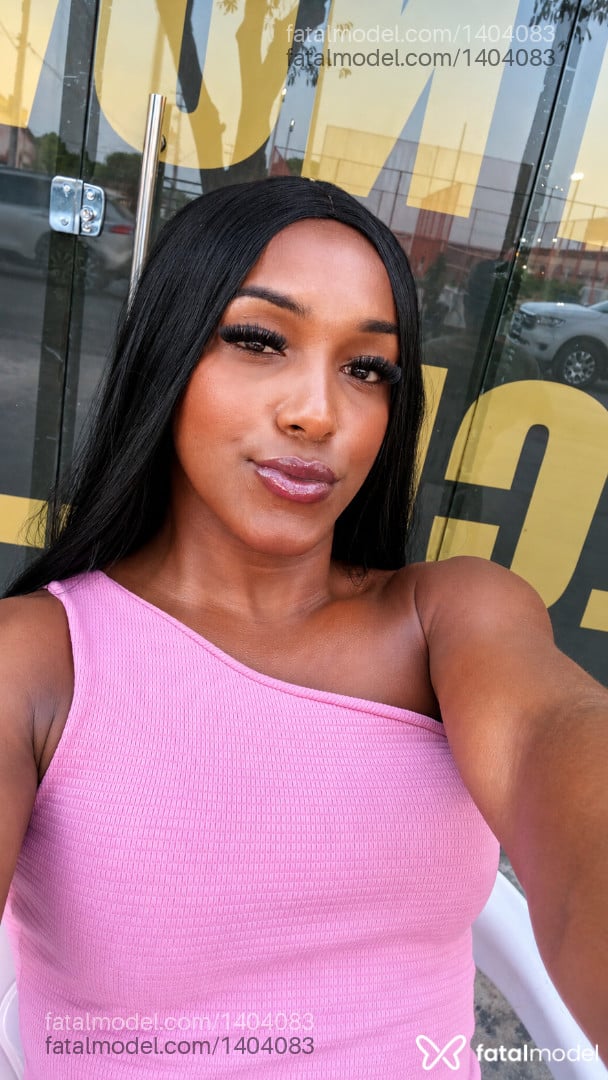 Acompanhante mulher trans morena (o) de olhos pretos - Rayssa Oliver