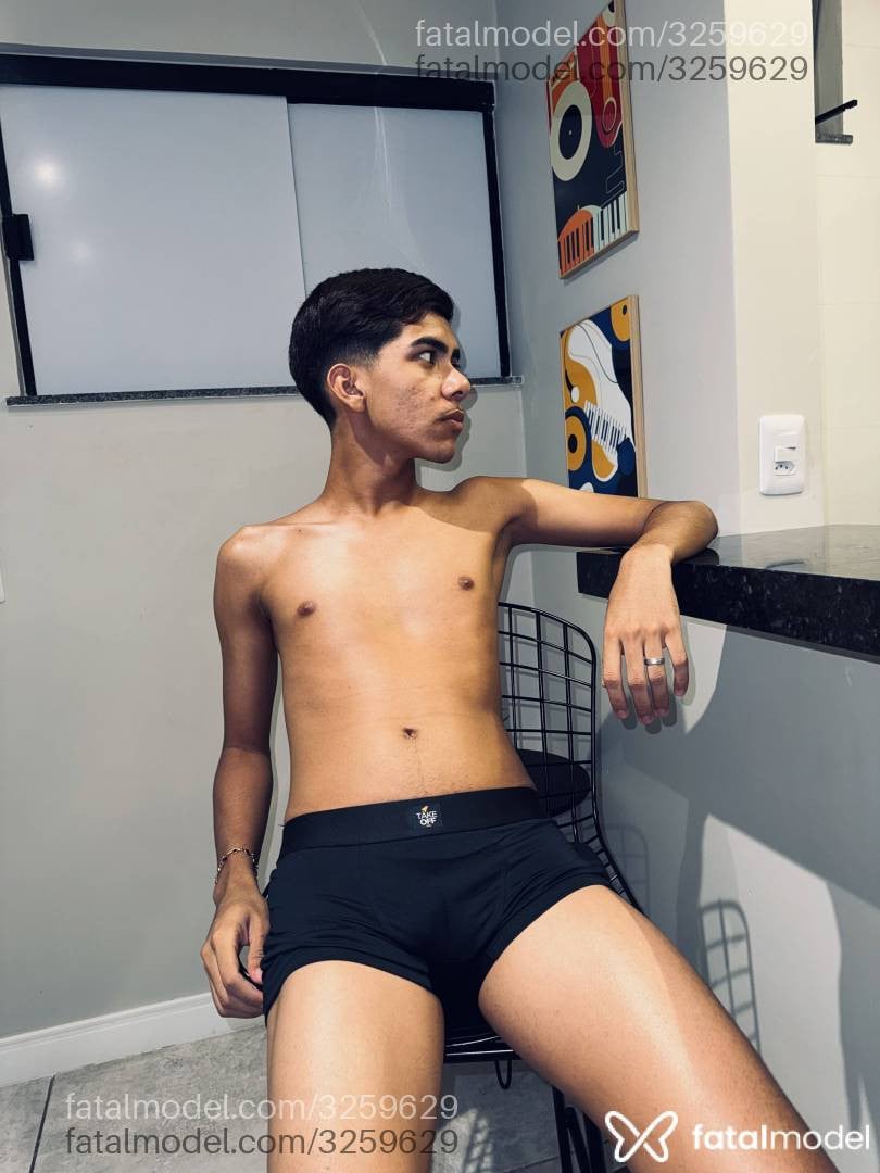 Acompanhante homem morena (o) de olhos castanhos em Belém - Oliver