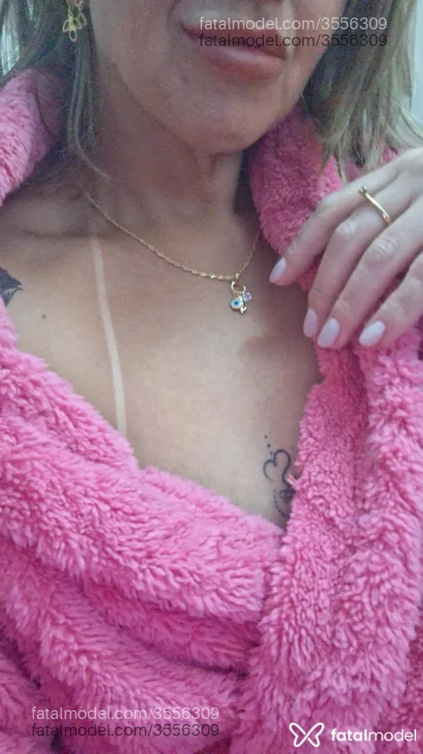 Acompanhante mulher com cabelo castanho de olhos mel - Renata