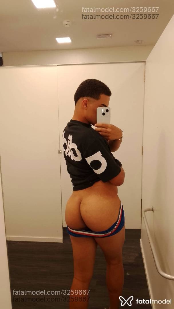Acompanhante homem com cabelo castanho de olhos castanhos - Vinny Gui